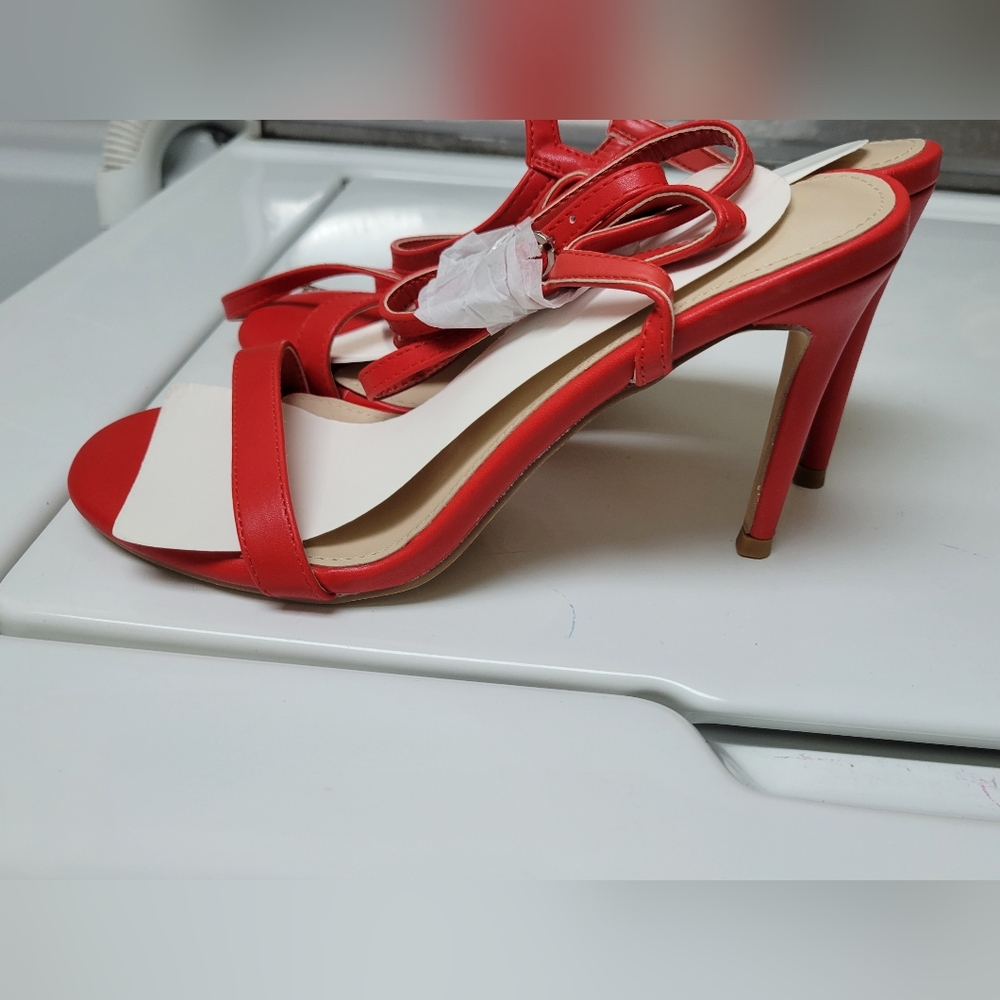 Red heels open toe - Picture 2 of 5